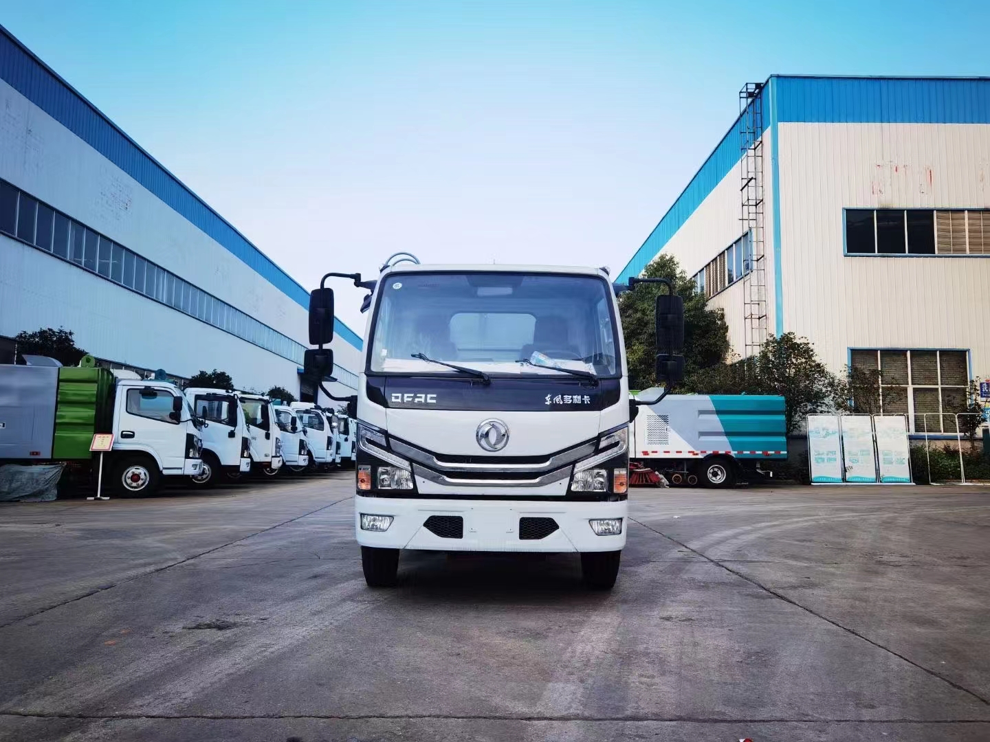 Dongfeng Dolica 7-party blue plate side-mounted bucket rubbish truck