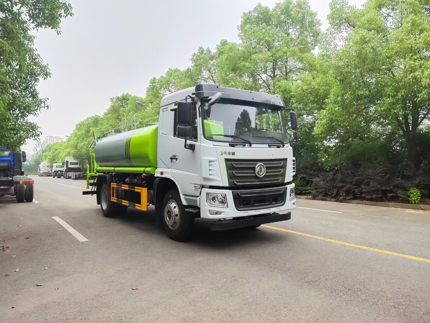 Dongfeng Huashen 12-парный разбрызгиватель воды