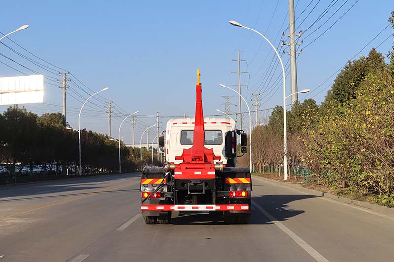 Мусоровоз с крюком Dongfeng Tianjin