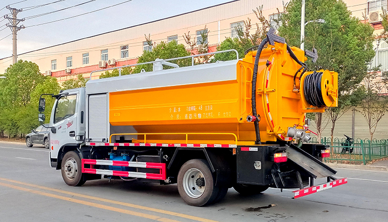 Dongfeng Dalian Dolica Грузовик для уборки и всасывания