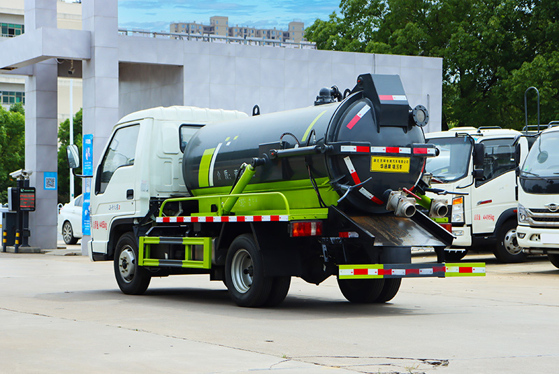 Dongfeng Touyi 3-сторонний грузовик для уборки и всасывания