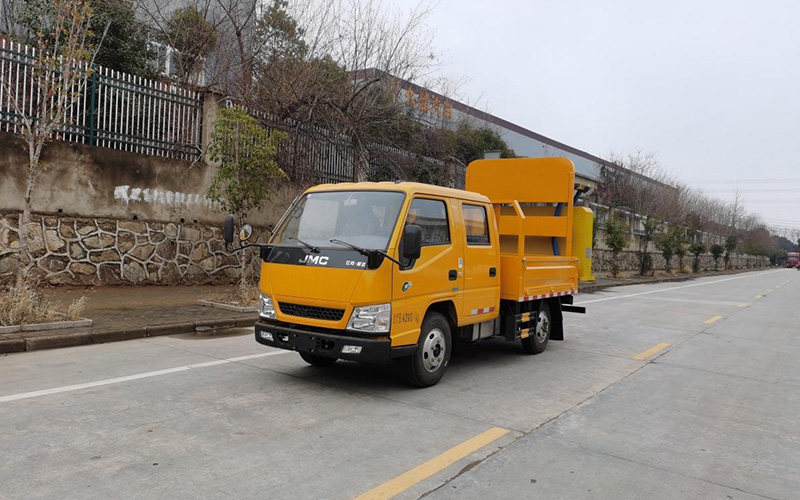 江铃2800轴距防撞缓冲车