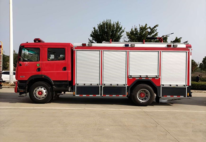 7-тонный пожарный автомобиль Dongfeng D9 Foam Fire Truck