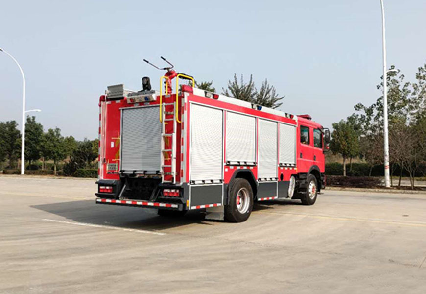 7-тонный пожарный автомобиль Dongfeng D9 Foam Fire Truck